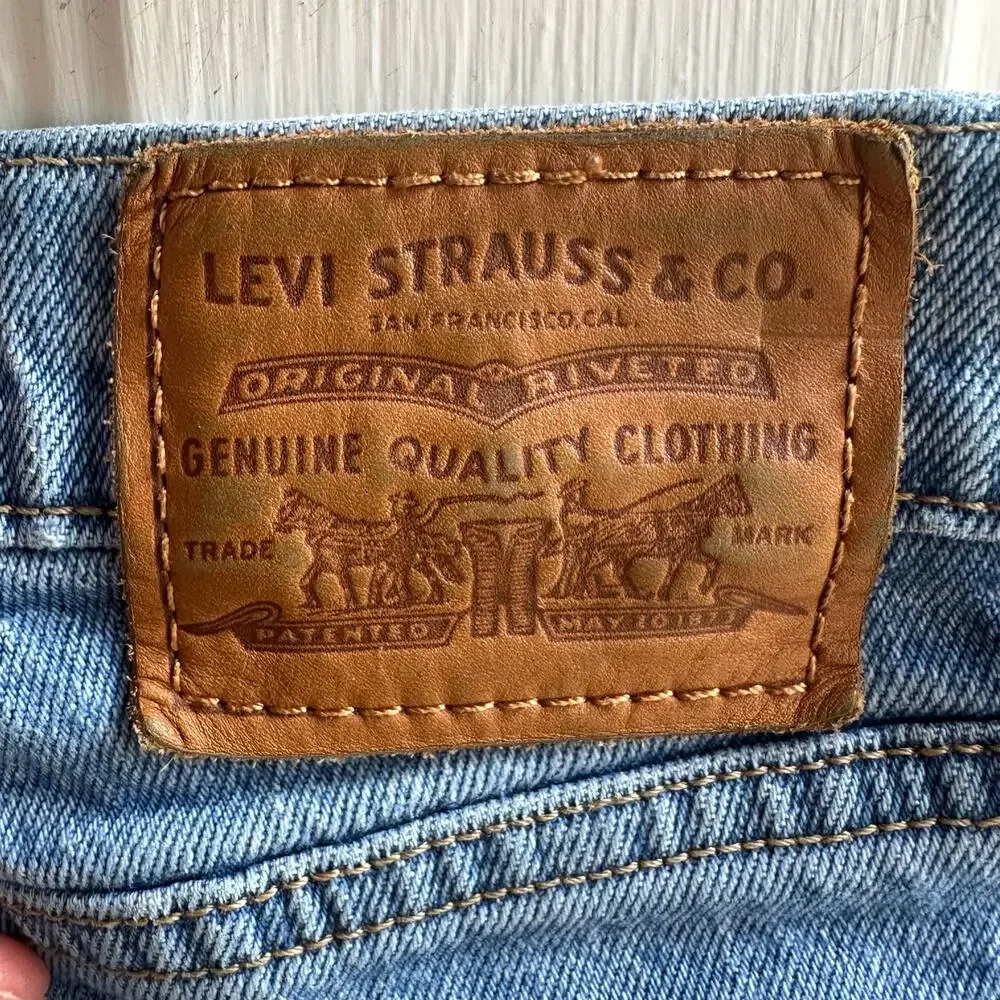 Levi's Wedgie Straight Crop Jeans in Tango Blue